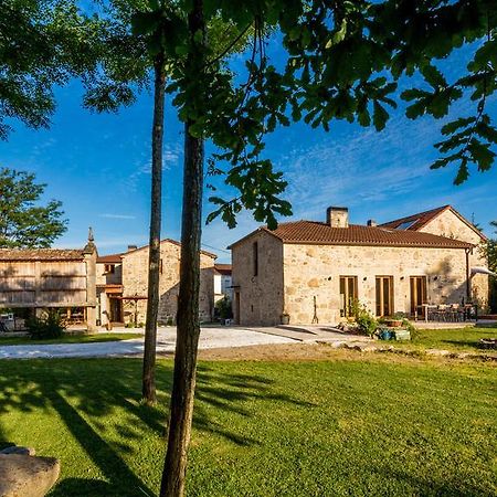 Os Lambrans Guest House Padron Exterior photo