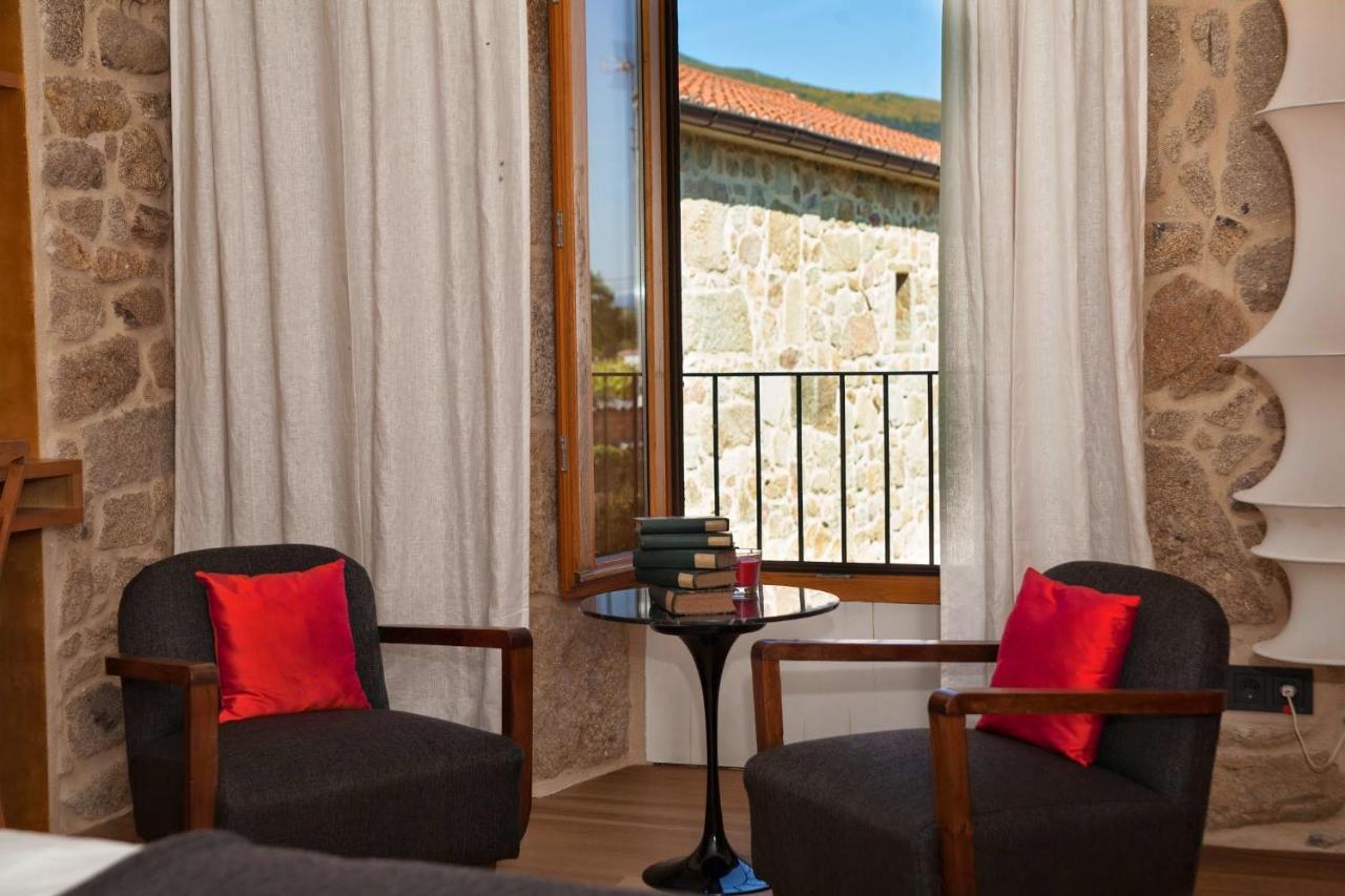 Os Lambrans Guest House Padron Exterior photo