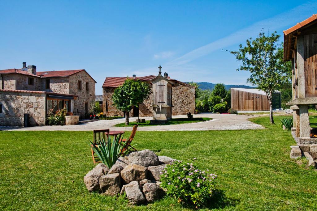 Os Lambrans Guest House Padron Exterior photo
