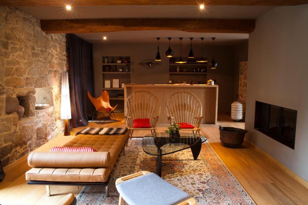 Os Lambrans Guest House Padron Exterior photo