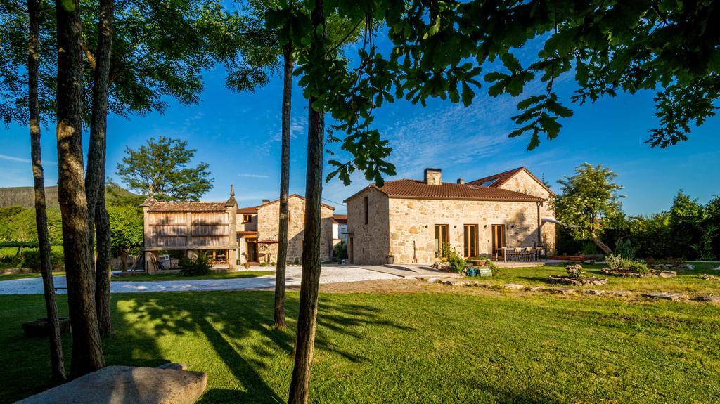 Os Lambrans Guest House Padron Exterior photo