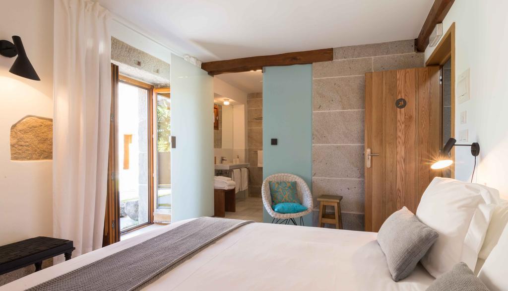 Os Lambrans Guest House Padron Exterior photo